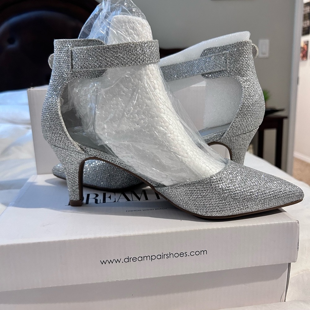Dream Pairs Women's Elegant Silver Low Heels Size 7